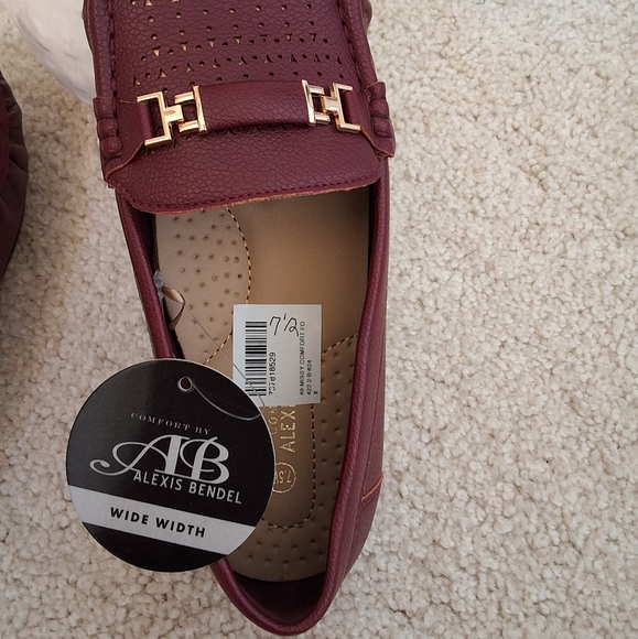 SOLD!!! Alexis Bendel, NWT, 7.5Wide, Woman's Maroon Gold Buckle Flats - Picture 3 of 9